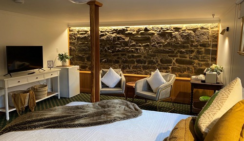 Queen Cellar Room (non ensuite)