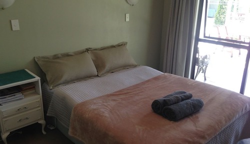 Standard Room, 1 Queen Bed, Shared Bathroom