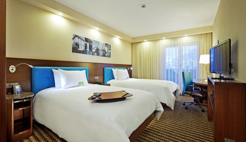Twin Room, Smoking
