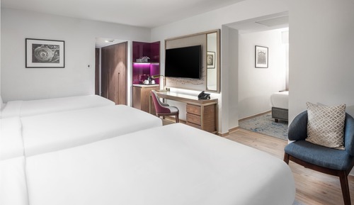 Deluxe Suite