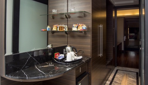 Room, 2 Twin Beds, City View