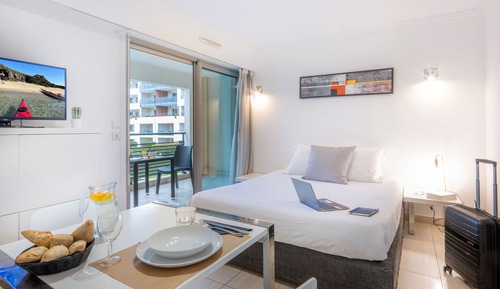 Standard Studio, 1 Queen Bed
