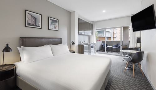 Studio Suite, 1 King Bed, Balcony