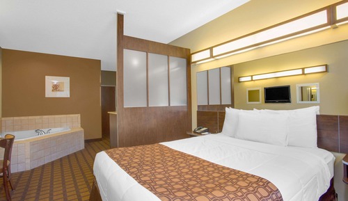 Studio Suite, 1 Queen Bed, Non Smoking, Jetted Tub