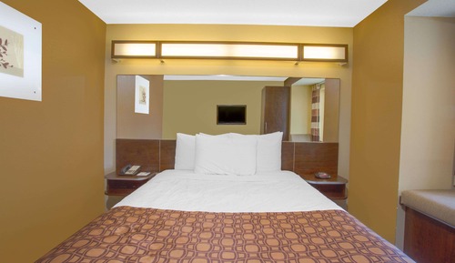 Standard Room, 1 Queen Bed