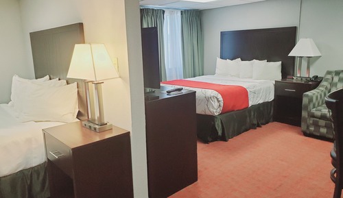 Family Suite (2 Queen)