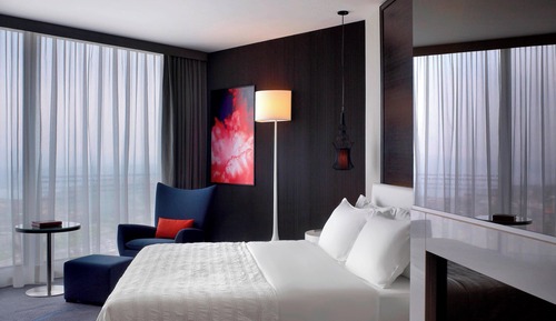 Signature Suite, 1 King Bed, Non Smoking