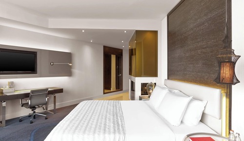 Signature Suite, 1 King Bed, Non Smoking