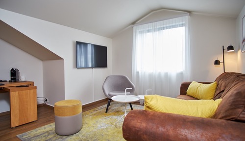 Junior Suite, 1 Queen Bed with Sofa bed