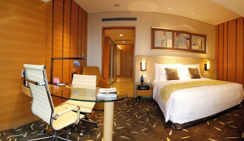 Premium Room, 1 King Bed, Club Lounge Access, Corner