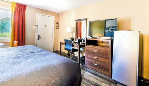 Efficiency, Room, 1 King Bed, Non Smoking