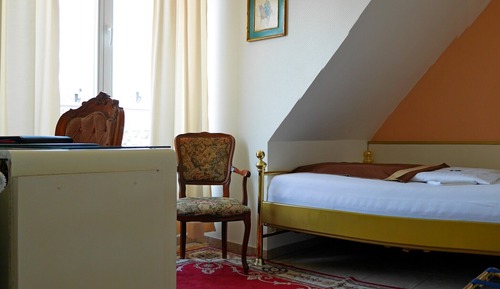 Single Room, Private Bathroom