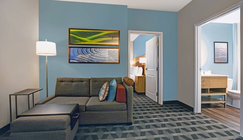 Suite, 1 Bedroom (Mobility/Hearing Access, Roll-In Shwr)
