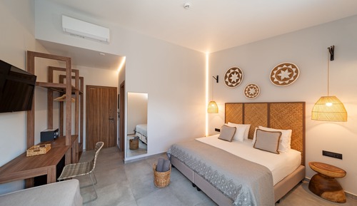 Deluxe Double Room, Balcony (2 Adults + 1 Child)