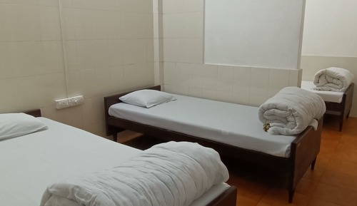 Basic Shared Dormitory, 5 Bedrooms