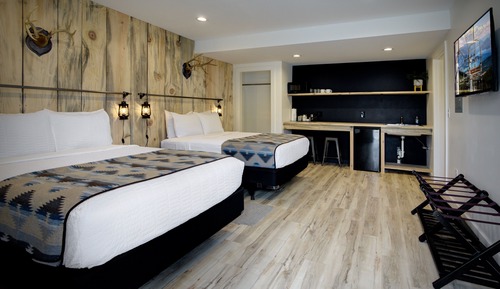 2 Queen Kitchenette