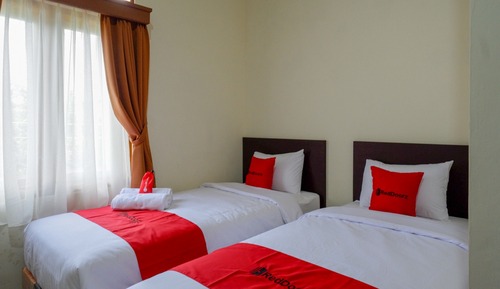 Twin Room (Reddoorz)