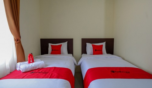 Twin Room (Reddoorz)