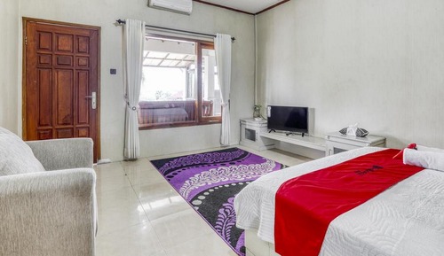 Deluxe Room (Reddoorz)