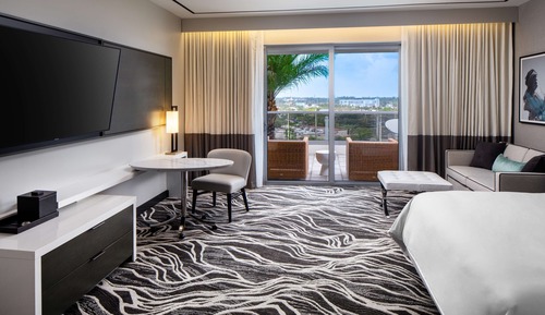 Room, 1 King Bed, Accessible (Hearing)