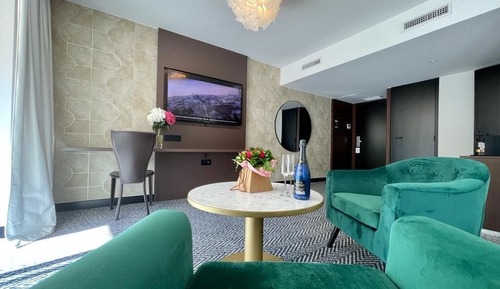 Suite, 1 King Bed