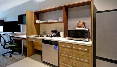 Suite, 1 King Bed, Accessible (Hearing)