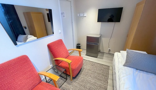 Economy Room, 1 Twin Bed, Non Smoking, Shared Bathroom