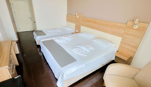 Standard Triple Room, Multiple Beds, Non Smoking