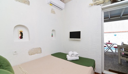 Economy Room