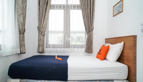 Standard Single Room, Shared Bathroom