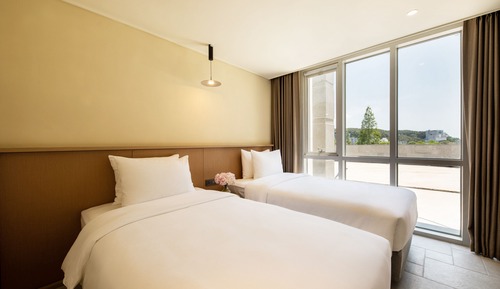 The Terrace Suite (1 pet weight 20kg, additional fee for extra / Vaccination certificate required)