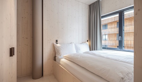 Deluxe Studio (2 King Beds)