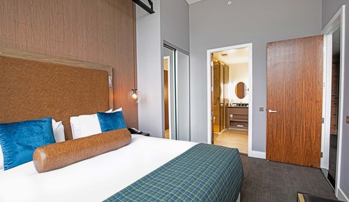 Executive Suite, 1 Bedroom, 1 King, Sofa Bed, Kitchen