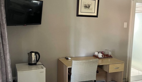 Double Room (Queen Room 2)