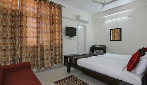 Basic Double Room, 2 Twin Beds, Smoking