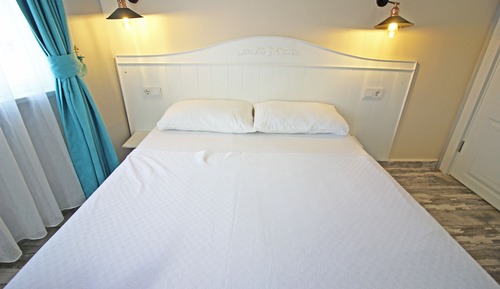 Standard Double Room, Partial Sea View