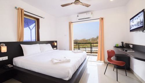 Classic Double Room, 1 Queen Bed, Garden View