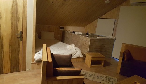 Bungalow, Jetted Tub