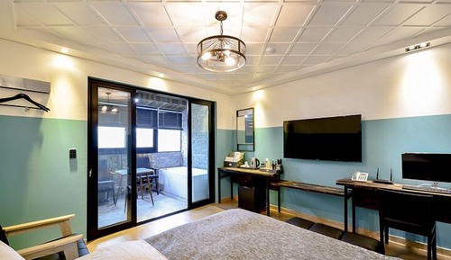 Double Room, Terrace (Netflix - Use personal account)