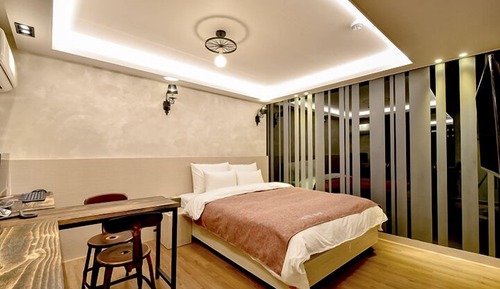 Standard Room (Netflix - Use personal account)