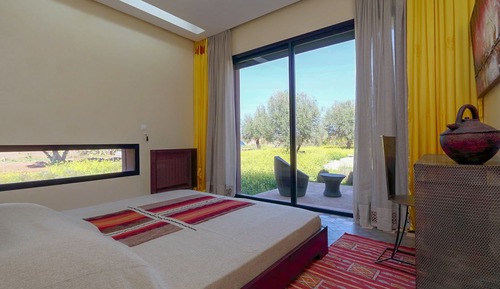 Double Room (Papyrus)