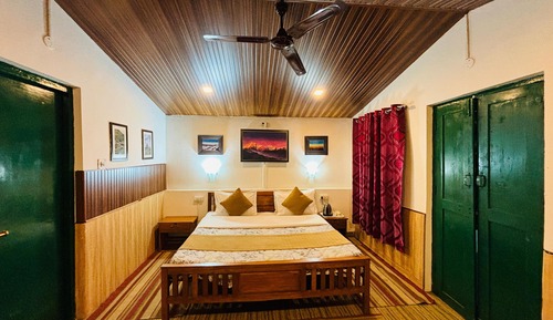 Deluxe Room, 1 Double Bed, Hill View