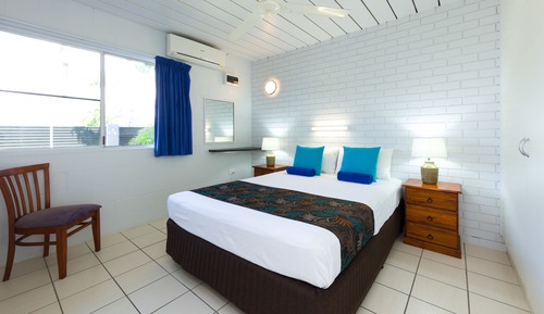 Superior Suite, 1 Bedroom, Kitchenette, Poolside