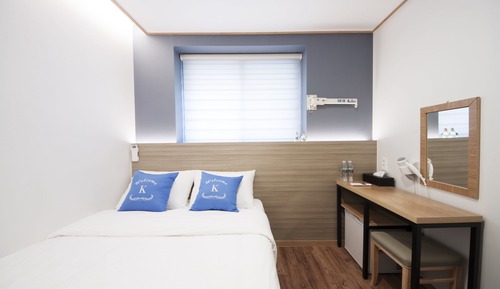 Standard Double Room (No Cable TV Service)