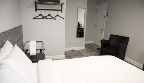 Room, 1 Queen Bed, Ground Floor