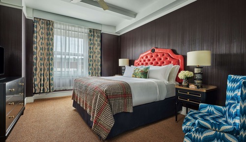 Suite, 1 King Bed (Roll-In Shower, Mobility & Hearing)