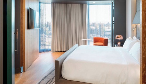 Room, 1 King Bed, Non Smoking, Corner