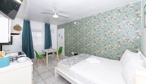 Basic Studio, 1 Queen Bed, Kitchenette, Beachfront
