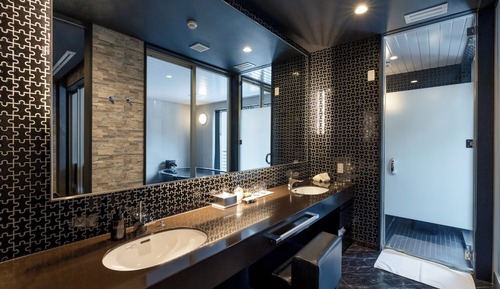 Suite with Jetted Bathtub, Large Twin
