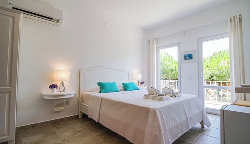 Deluxe Double Room, 1 Queen Bed, Balcony, Partial Sea View